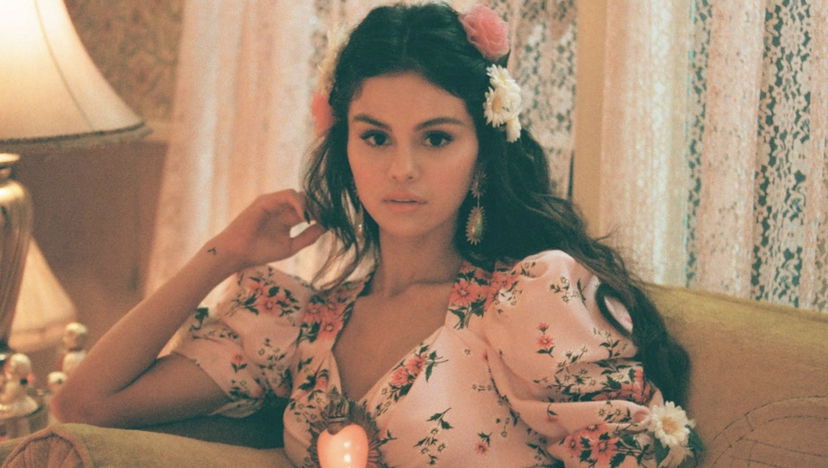 Selena Gomez è tornata con un singolo in spagnolo, De Una Vez: il video musicale preview