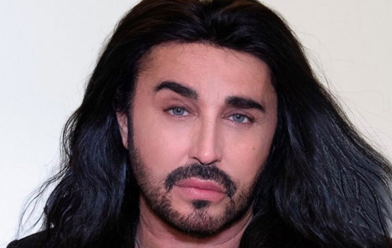 Shalpy lancia un grido d’aiuto: “Sono indigente, disposto a fare il cameriere”, poi parla del GF Vip preview