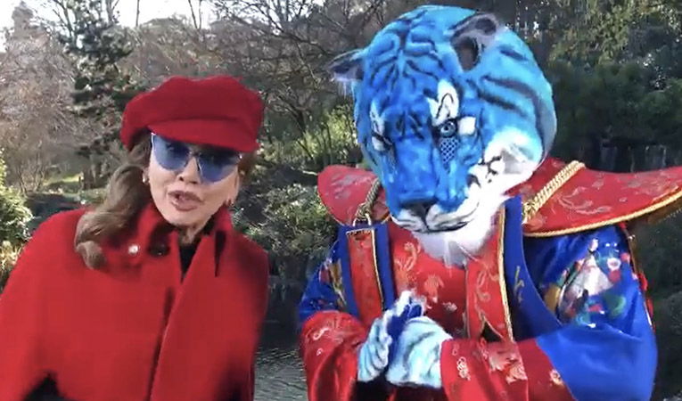 Il Cantante Mascherato, Tigre Azzurra è Vladimir Luxuria? Gli indizi che fanno pensare a lei preview