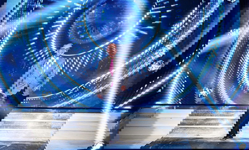 Polemica per l’ex gieffino che non saluta nessuno in studio al GF Vip: “Arriva, si siede ed a fine puntata se ne va” preview