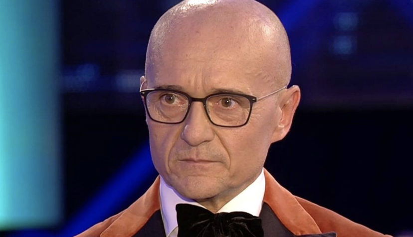 Alfonso Signorini querela un gieffino, ma lui sbotta: “Ho un asso nella manica” preview