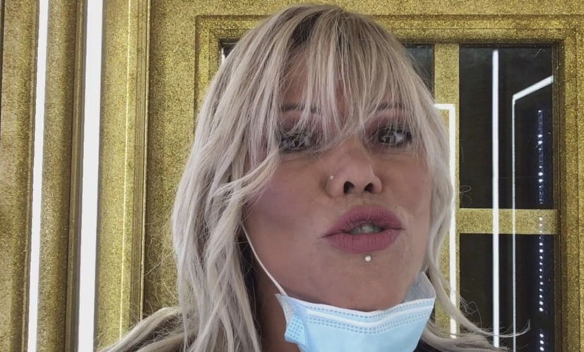 Floriana Secondi arrabbiata perché scartata da L’Isola dei Famosi svela il vip che andrà al posto suo preview