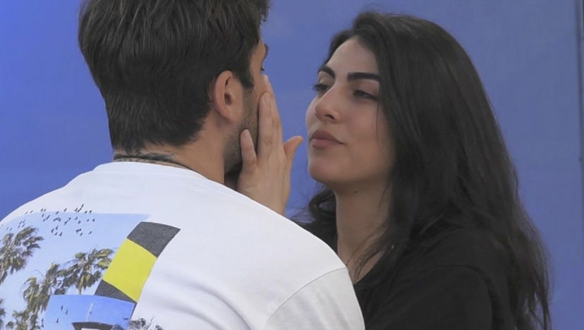 Giulia Salemi si sbilancia con Pierpaolo: “Sei il mio fidanzato, il mio amore” preview