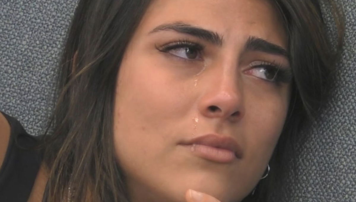 Giulia Salemi scoppia in lacrime per Tommaso e Dayane: “Cattivi, insensibili, mi vogliono distruggere” article-post