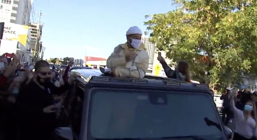 Maluma organizza un raduno con i fan: si presentano in più di 1000 e interviene la Polizia preview