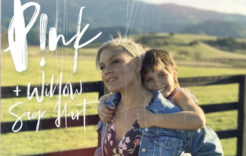 Pink duetta con la figlia Willow nel nuovo singolo Cover Me In Sunshine preview