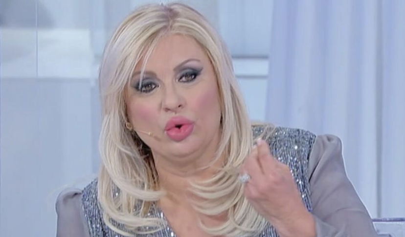 Tina Cipollari dice di no ad Ilary Blasi e resta fedele a Maria De Filippi preview