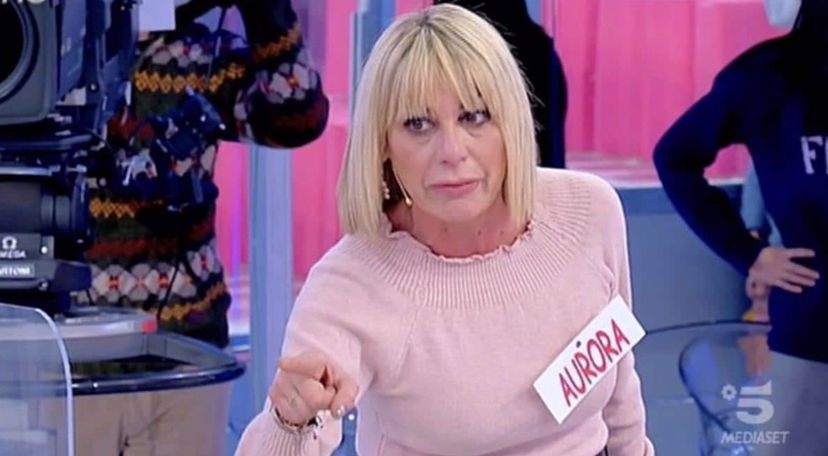 Uomini e Donne, Aurora si rivolge alle autorità e ringrazia Selvaggia Lucarelli preview