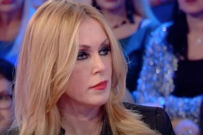 “Il GF Vip non dovrebbe andare in onda c’è la crisi”, le discutibili opinioni di Roberta Bruzzone preview