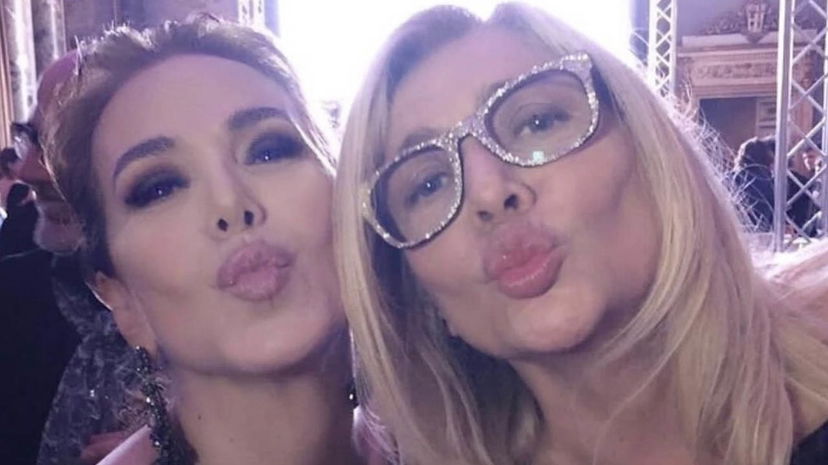 Barbara d’Urso e Mara Venier danno prova della loro amicizia: Niccolò Presta applaude preview