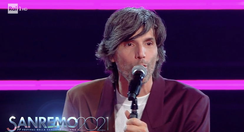 Bugo stanco di Morgan, dei meme e delle battute, lo sfogo: “Mi sono rotto!” preview