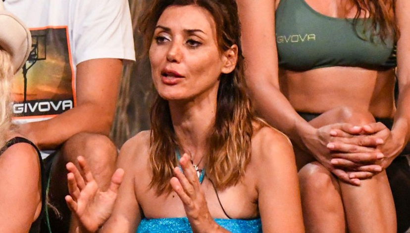 Daniela Martani cerca di scoraggiare Gilles Rocca a pescare un polpo preview