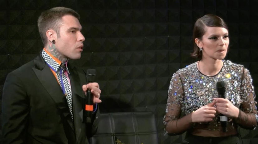 Fiorello svela un retroscena su Fedez “Stava svenendo”, il rapper racconta cosa è successo nel backstage preview