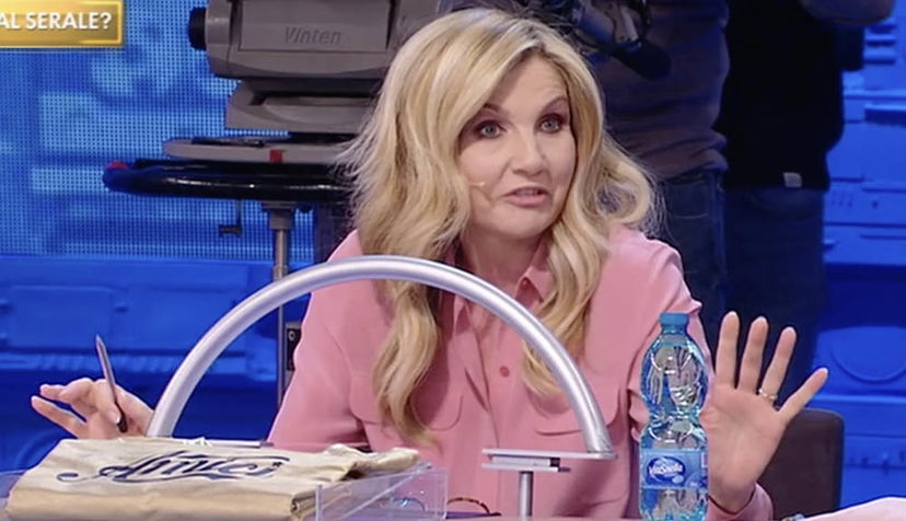 Lorella Cuccarini lancia una frecciatina ai cantanti di Sanremo: “Dopo aver sentito alcuni dei big…” preview