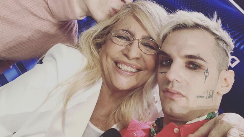 Mara Venier asfalta un hater di Achille Lauro e spunta l’attacco di un prete al cantante: “L’omosessualità è una trappola” preview