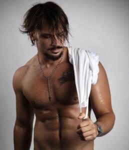 Uomini e Donne, l'ex tronista Mariano Catanzaro debutta su OnlyFans * Biccy