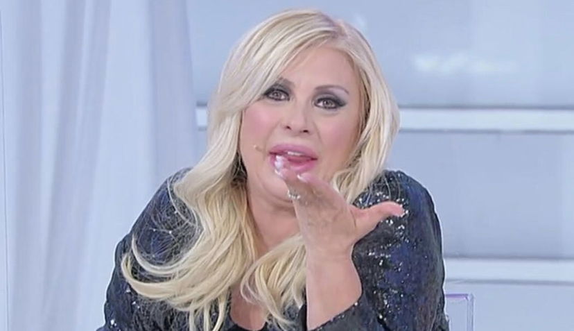 Tina Cipollari derubata in un bar di Roma: il ladro è stato fermato preview