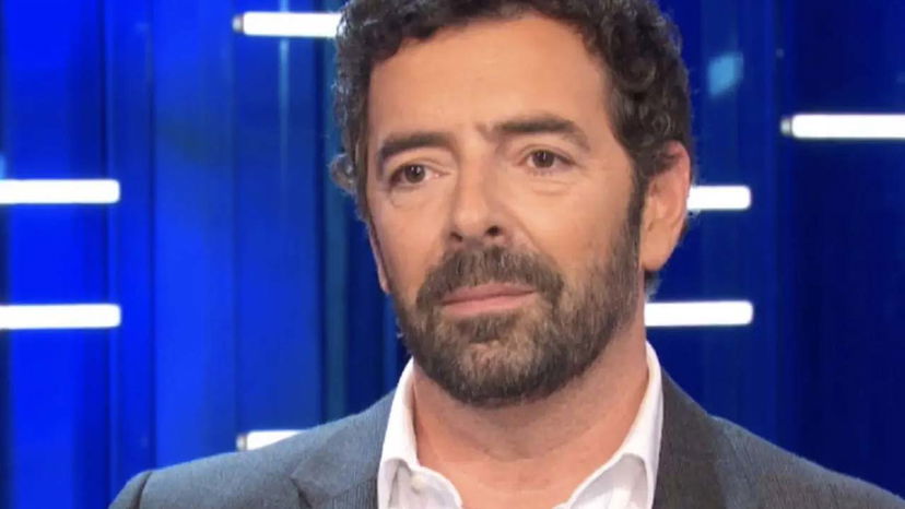 “Alberto Matano poco virile”, l’indecente lettera di una lettrice pubblicata dal settimanale Oggi preview