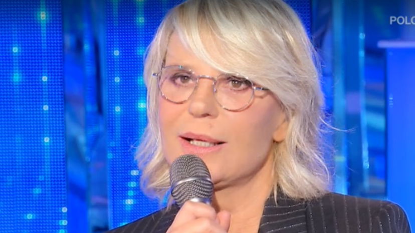 Maria De Filippi potrebbe lasciare Mediaset?: “Lo scivolone della d’Urso ennesima goccia di un vaso pieno” preview