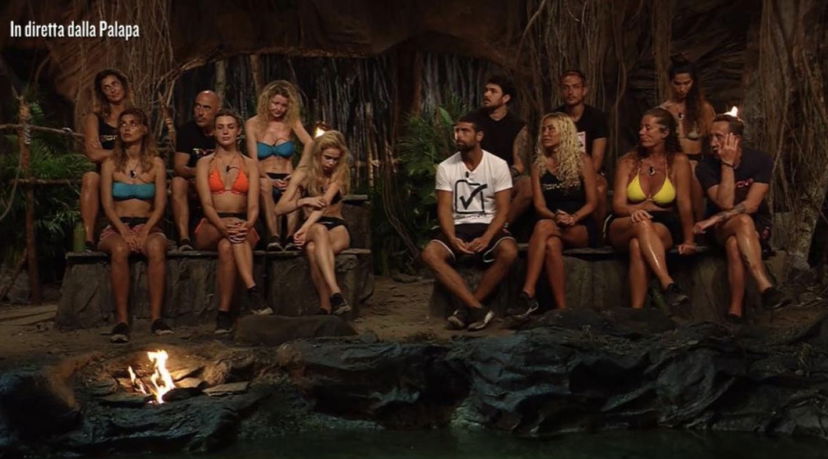 Naufrago de L’Isola dei Famosi vicino al ritiro: parla una fonte legata a Mediaset preview