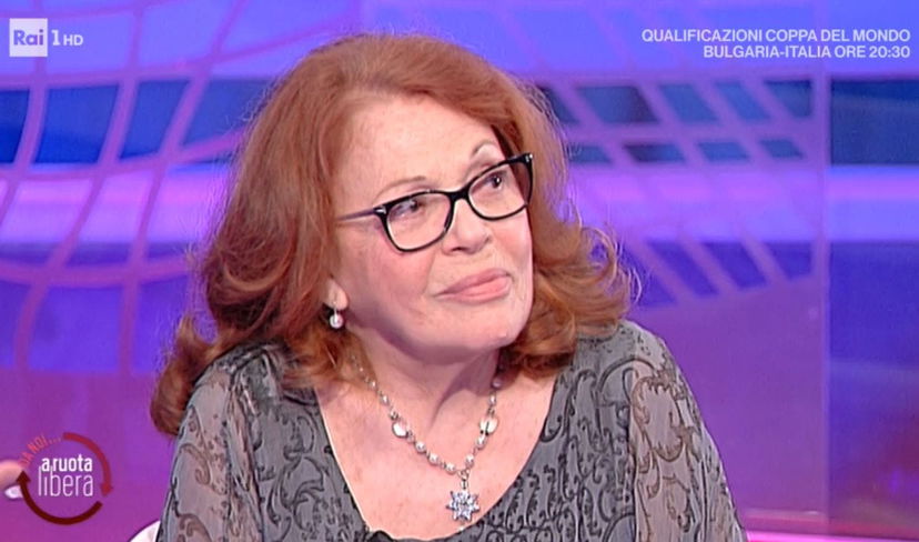 Valeria Fabrizi tira una sfondone in diretta su Rai Uno, la conduttrice tenta di correggere il tiro (ma non la bacchetta) preview