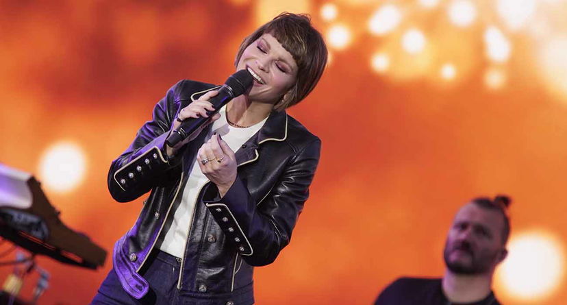 Alessandra Amoroso in concerto supporta il DDL Zan e pubblica il nuovo singolo Sorriso Grande preview