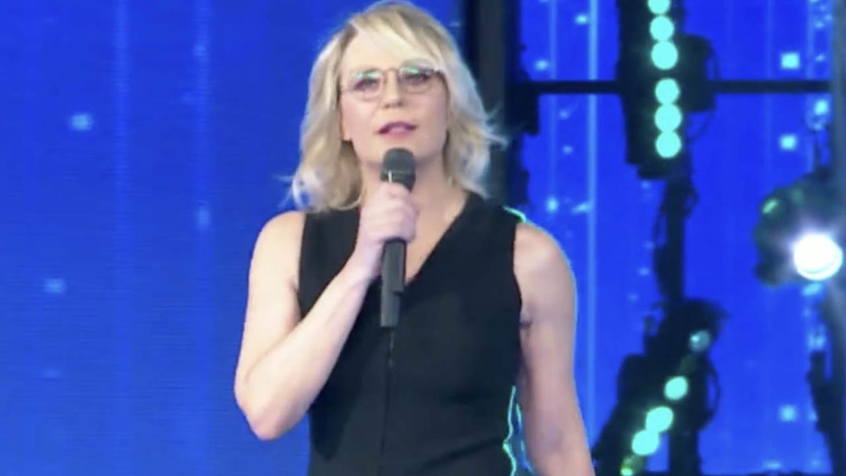 Amici, ex prof punge Maria, la Celentano e la trasmissione: “Ho lasciato perché non tolleravo certe situazioni” article-post