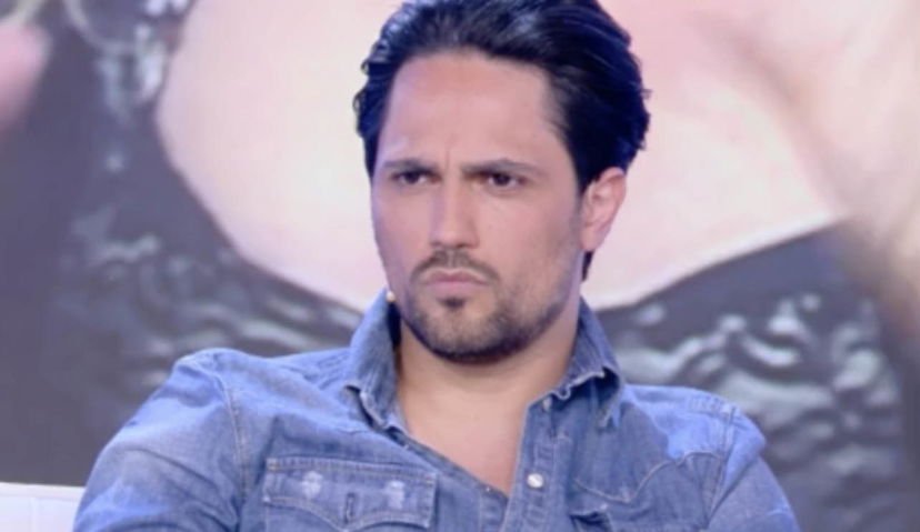 Biagio D’Anelli, ex fidanzato di Manuela Ferrera, conferma l’intervento chirurgico: “Ha le protesi ai glutei” preview