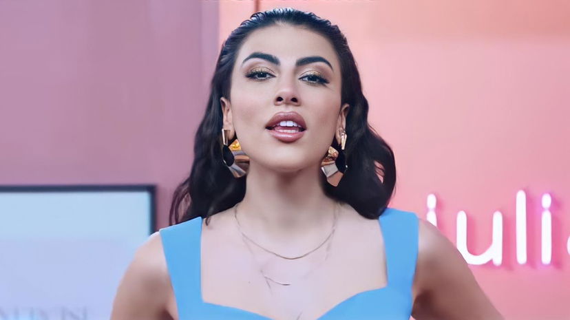 Giulia Salemi fa una proposta (lavorativa!) ad Alfonso Signorini preview