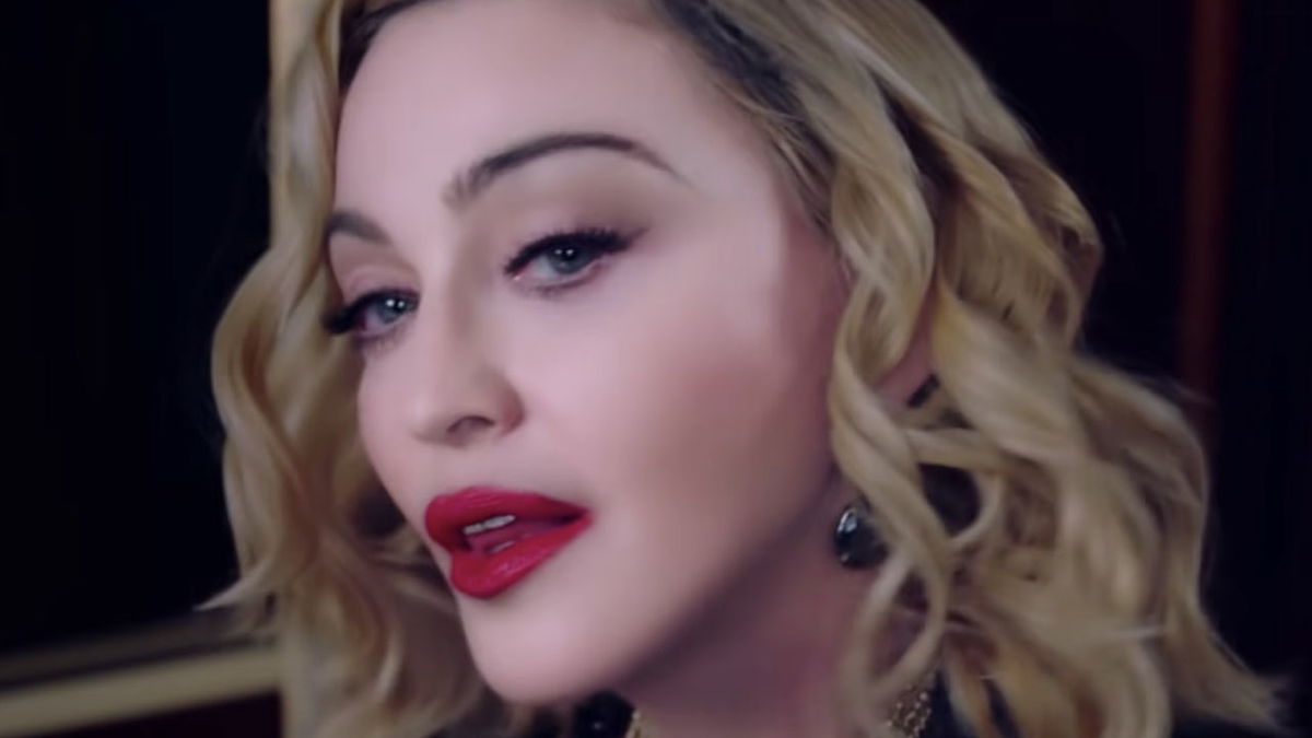 Madonna furiosa asfalta una Karen: “Ti sfido, vieni da me” article-post