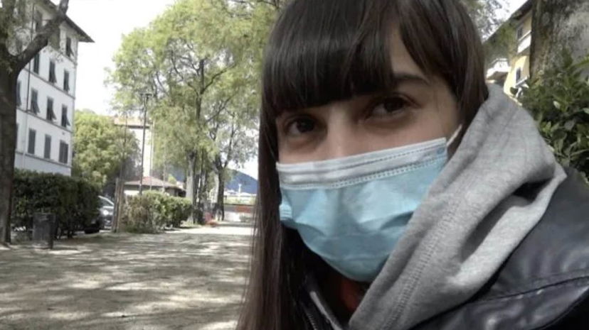 Malika cacciata di casa perché lesbica, la madre e il fratello la minacciano: “Ti ammazziamo, ti auguriamo un cancro” preview