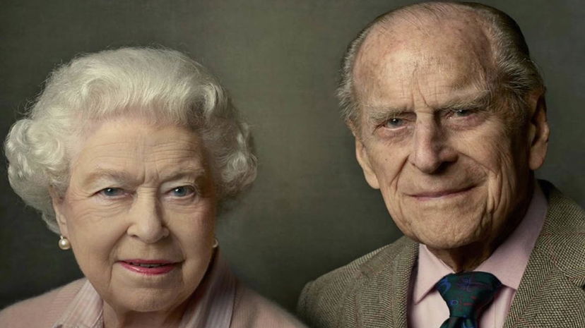 La Regina Elisabetta piange la morte del marito: le prime parole dopo la scomparsa del Principe Filippo preview