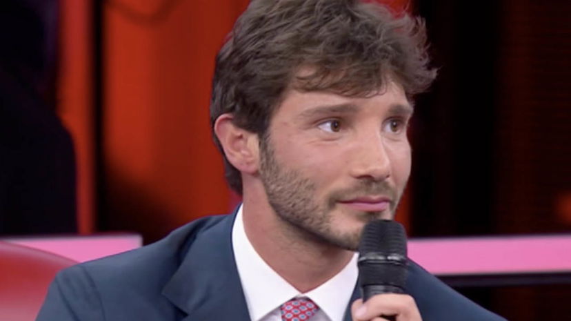 Stefano De Martino: il presunto flirt con una conduttrice e quello con una ballerina di Amici preview