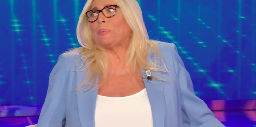 Mara Venier mostra in diretta tv la conversazione WhatsApp con Raoul Bova preview