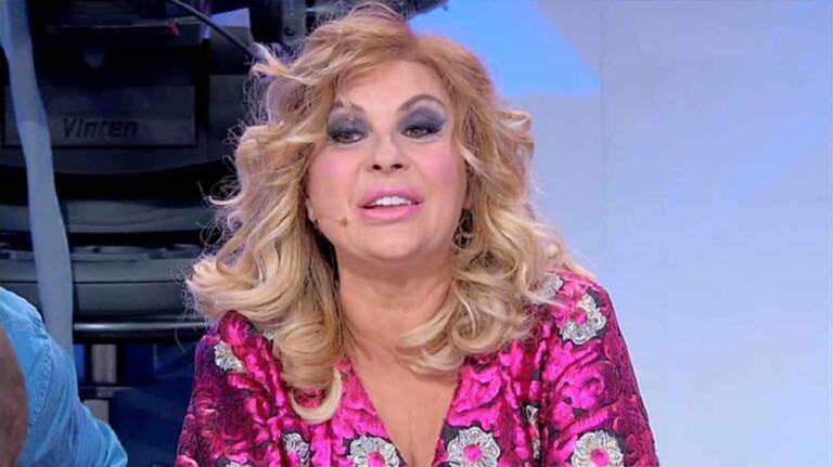 Tina Cipollari, ex tronista l’attacca: “Ti meriteresti un sacco di calci nel C” Tina Cipollari, ex tronista l’attacca: “Ti meriteresti un sacco di calci nel C”
