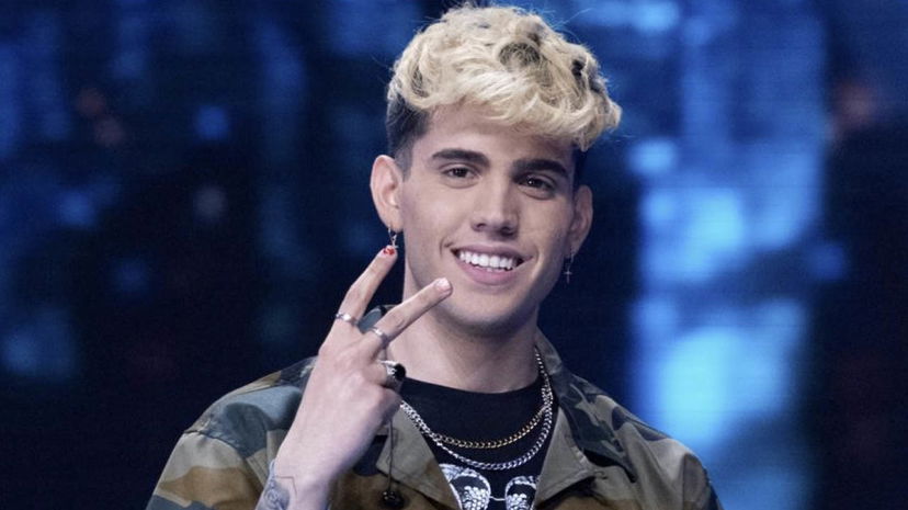 Aka7even smette di seguire due concorrenti di Amici e scoppia la polemica preview