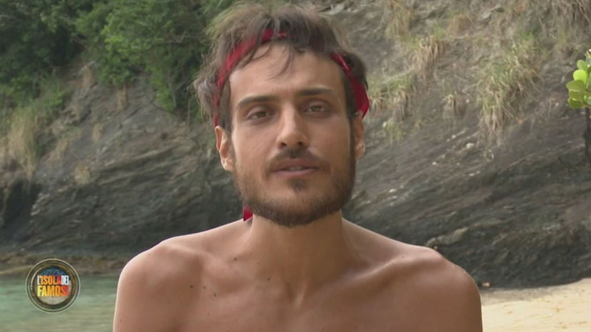 Influencer preoccupata per l’eccessivo dimagrimento di Awed: “Sbagliato ridurre persone così pelle e ossa” preview