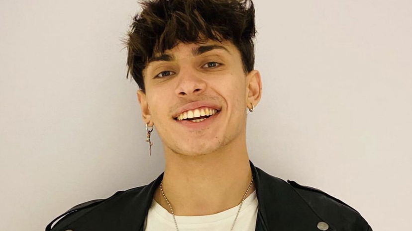 Deddy svela quale inedito dei suoi colleghi di Amici avrebbe voluto cantare e confessa: “Vado a vivere con Aka7even” preview