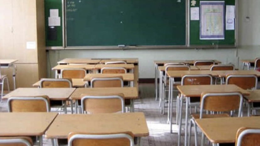 Eboli, prof di una scuola media: “I gay sono malati e vanno curati” preview