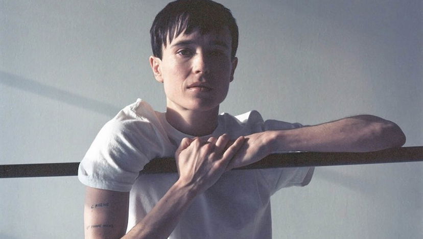 Elliot Page in costume, la prima foto in cui mostra fiero l’intervento chirurgico preview