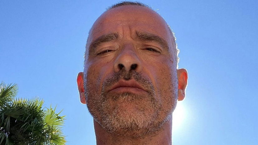 Eros Ramazzotti e altri artisti rinunciano a giocare a La Partita del Cuore dopo le polemiche: “Non scendiamo in campo” preview