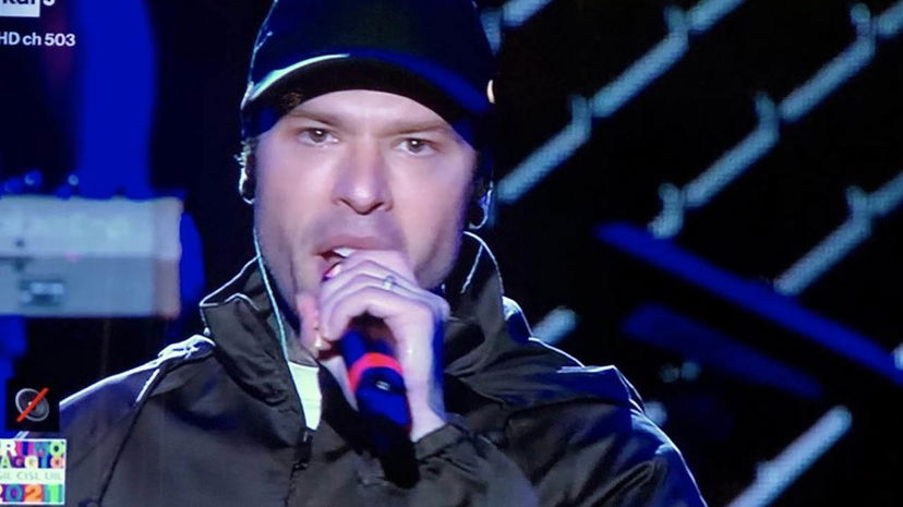 Fedez asfalta gli omofobi leghisti al Concertone del 1° maggio: il discorso da incorniciare preview