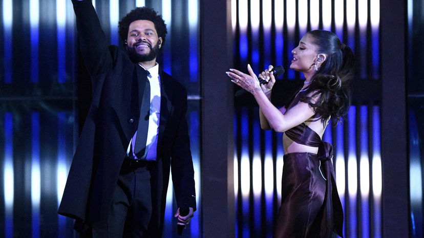 Ariana Grande, per la prima volta da donna sposata, torna a cantare in tv preview