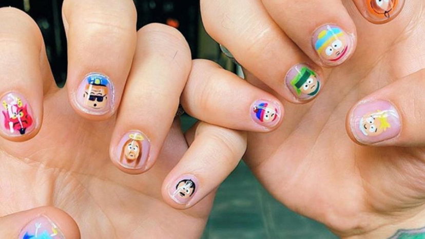 Fano, 18enne con lo smalto: “Aggredito da 15 persone, hanno mandato all’ospedale il mio amico a suon di calci e pugni” preview