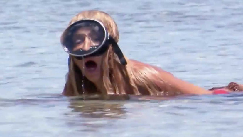 Valeria Marini a Supervivientes: il gruppo l’accusa di mangiare di nascosto, lei scoppia a piangere preview