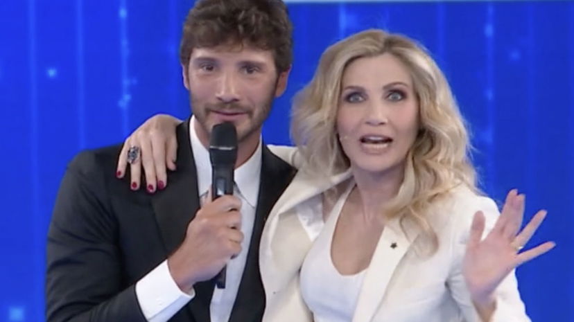 Stefano De Martino verso la domenica pomeriggio di Canale 5 preview