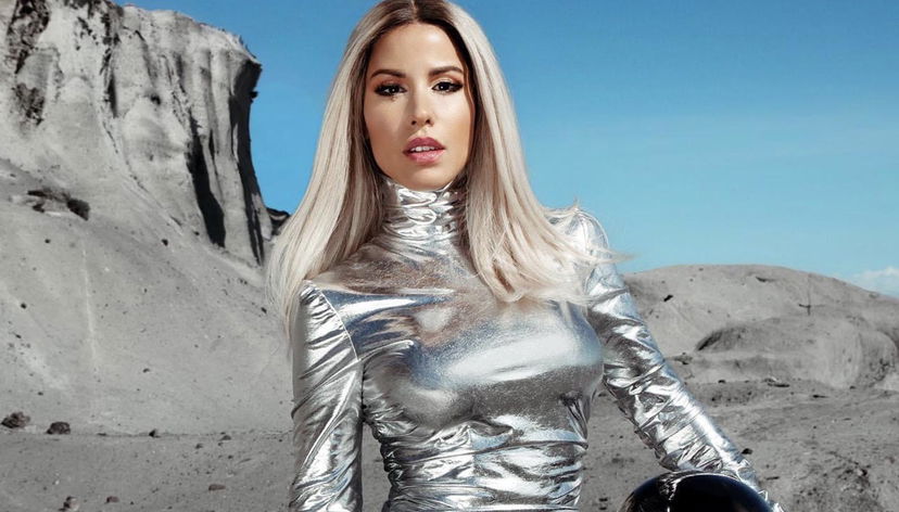 Baby K pubblica il nuovo album: ascolta tutto Donna Sulla Luna preview