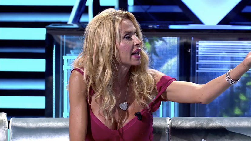 Valeria Marini litiga a Supervivientes con l’ex di Ivan Gonzalez che la prende in giro imitando l’accento italiano preview
