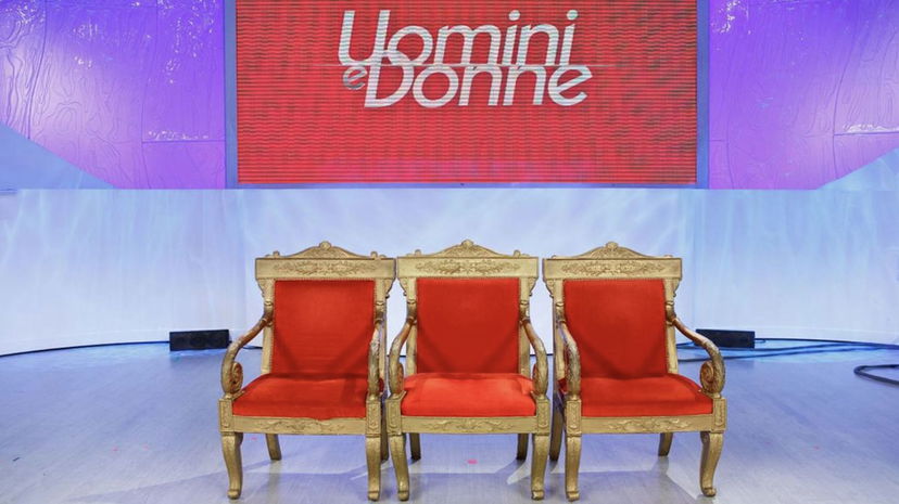 Tronista arrabbiato per le discoteche chiuse: “Sono un dj, senza serate ora lavoro come parquettista” preview