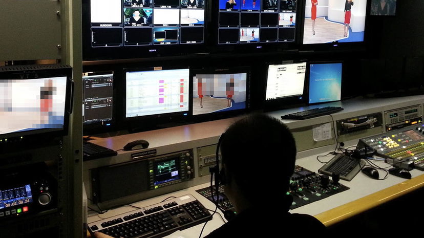 Furiosa lite tra due conduttori, dietro le quinte volano parole grosse: “Sei una p” preview